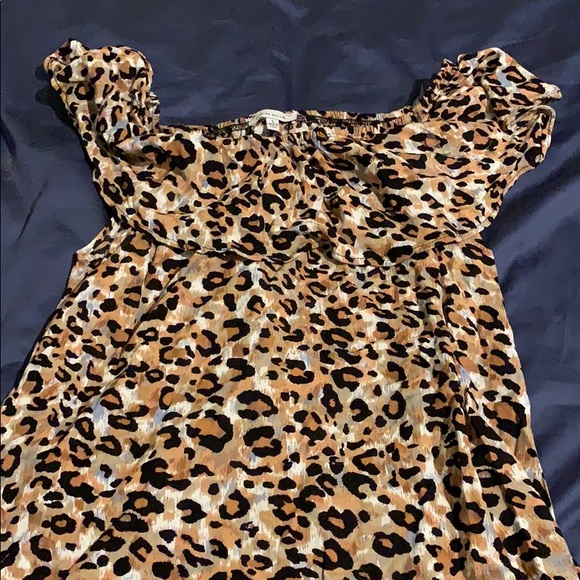 Cold shoulder top. - Picture 1 of 1